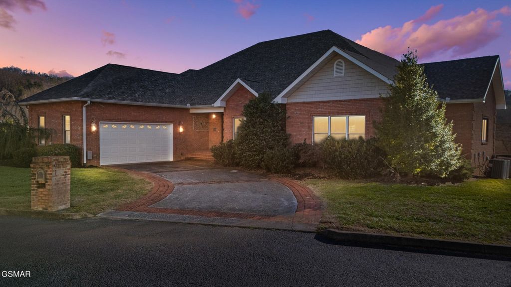 1811 Jordans Creek Way, Sevierville