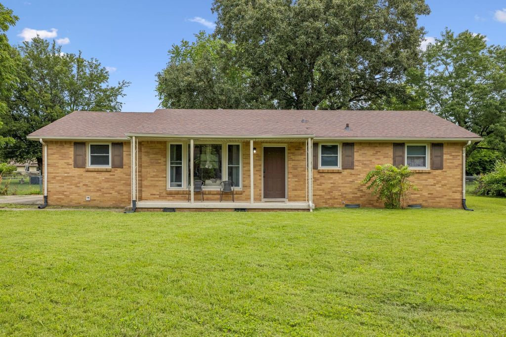 311 Rue Le Mans Dr, Clarksville