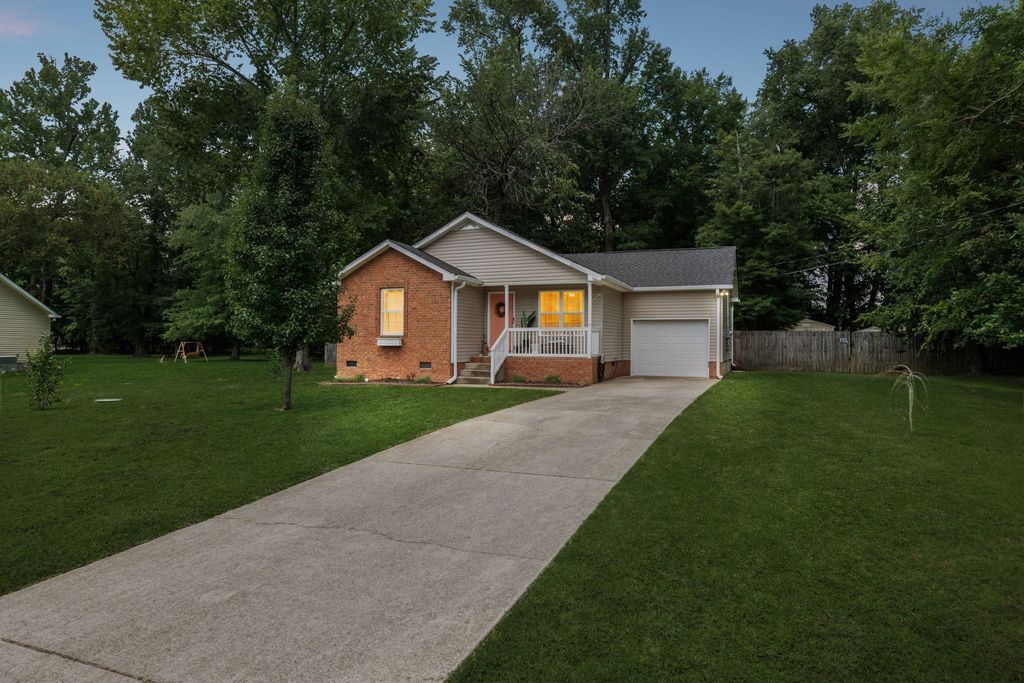 807 Jonathan Dr, Lebanon