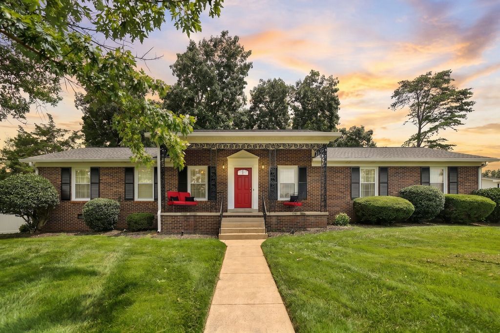 512 Shadow Dr, Shelbyville