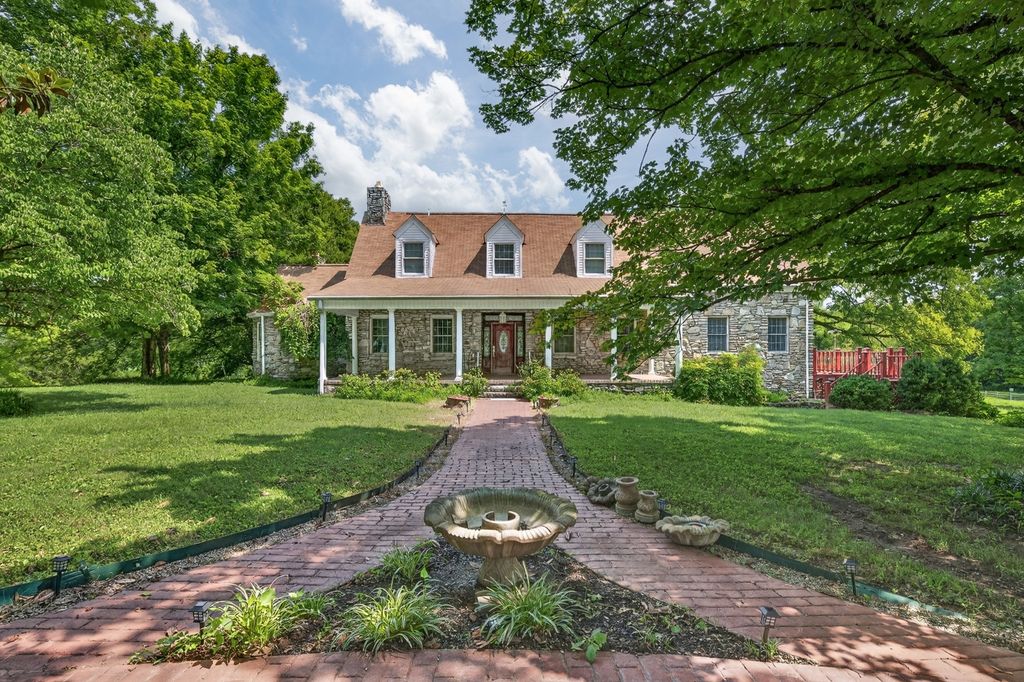 135 Clayton Ln, Fayetteville