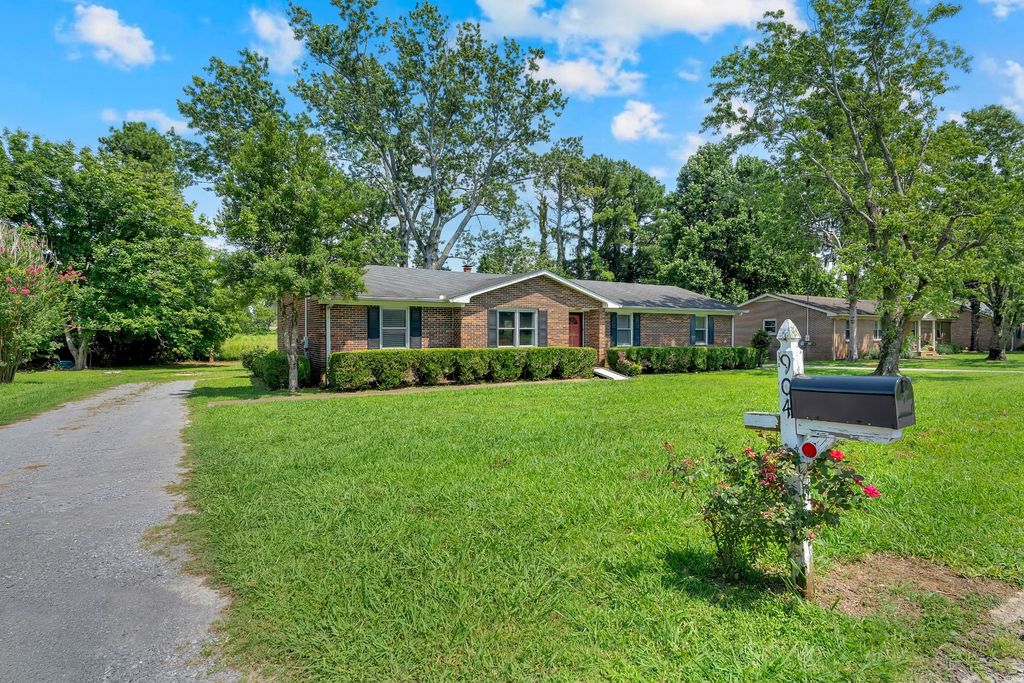 904 Mead Dr, Shelbyville