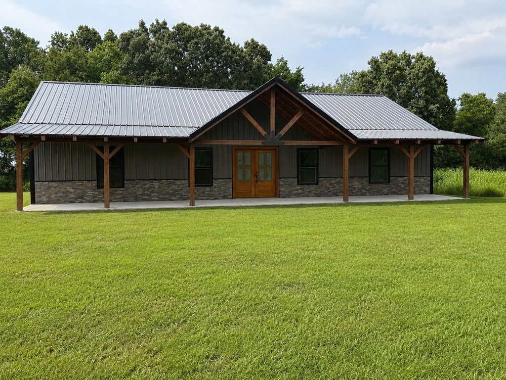 740 N Brace Rd, Summertown