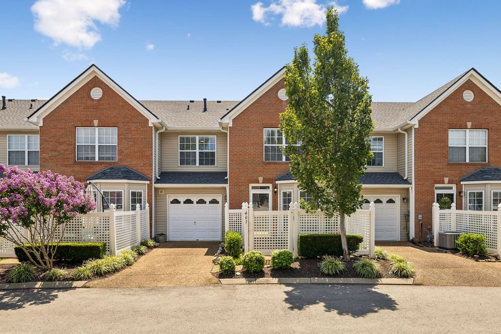 407 Compton Ln, Franklin