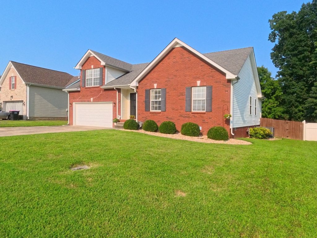 1464 Cedar Springs Cir, Clarksville