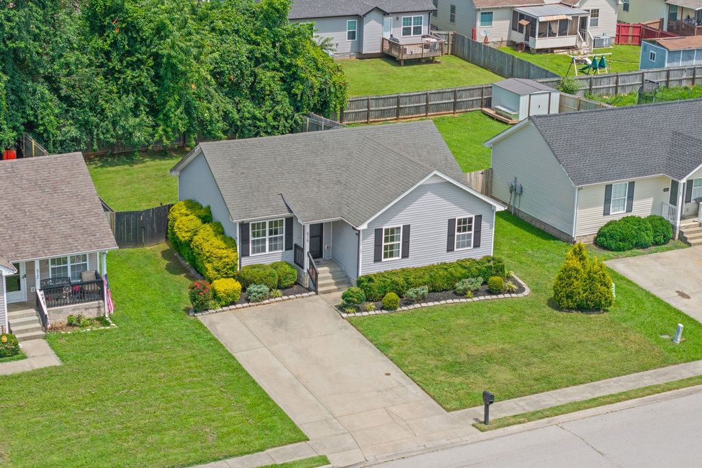 515 Oakmont Dr, Clarksville