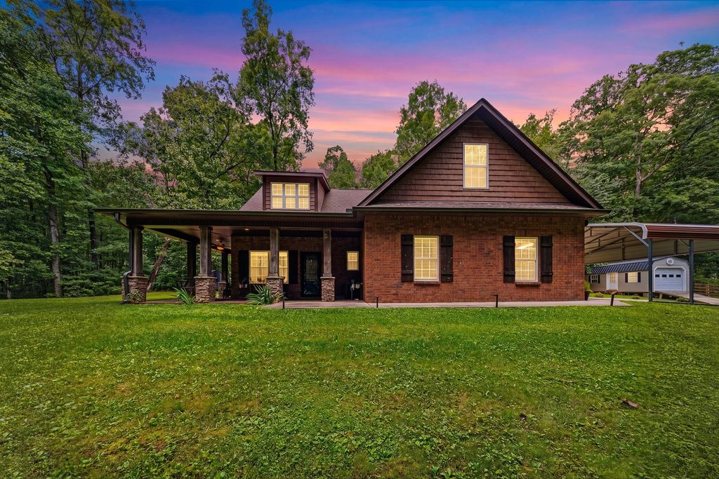 65 Sheltontown Rd, Manchester