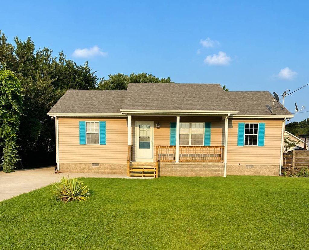 28 Hawthorne Dr, Manchester