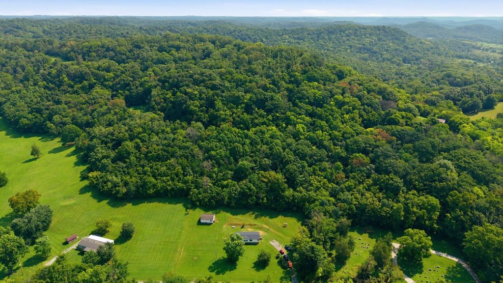 1305 Wolf Hill Rd, Bethpage