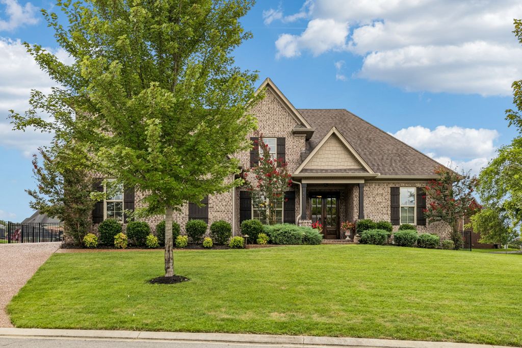 138 Circle Drive, Hendersonville