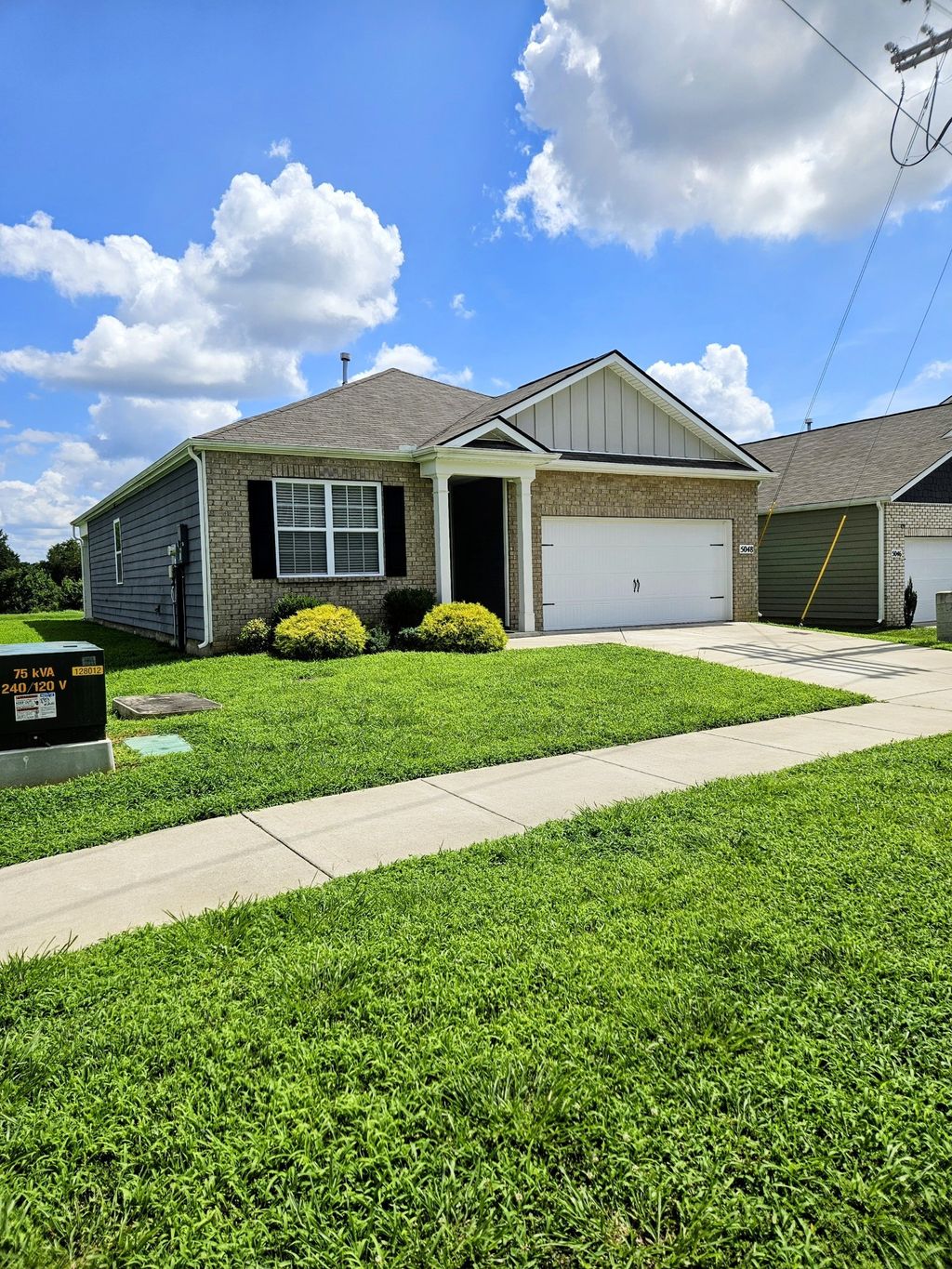 5048 Hunters Village Dr E, Lebanon