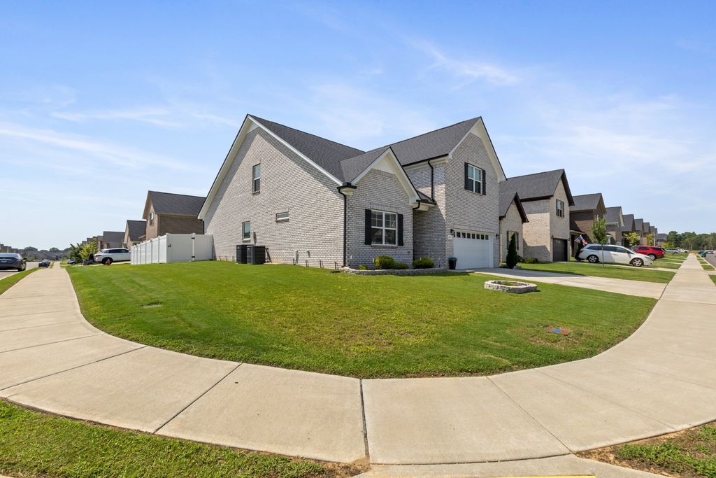 601 Lyla Dr, Spring Hill