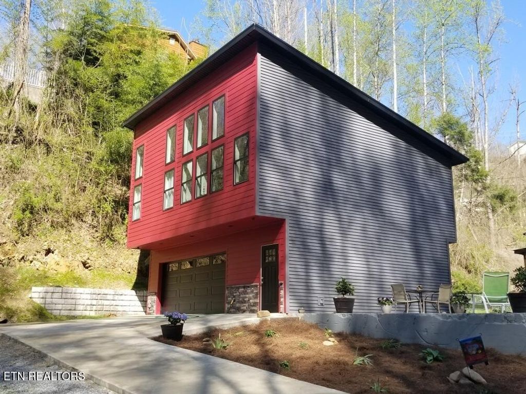 667 Turkey Nest Rd, Gatlinburg