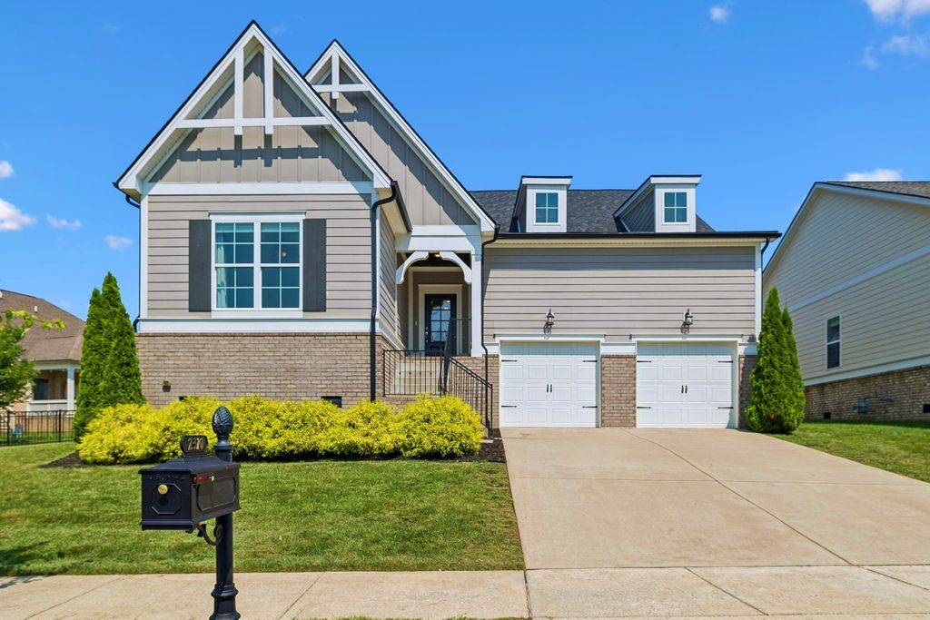 2310 Durham Trail Dr, Thompsons Station