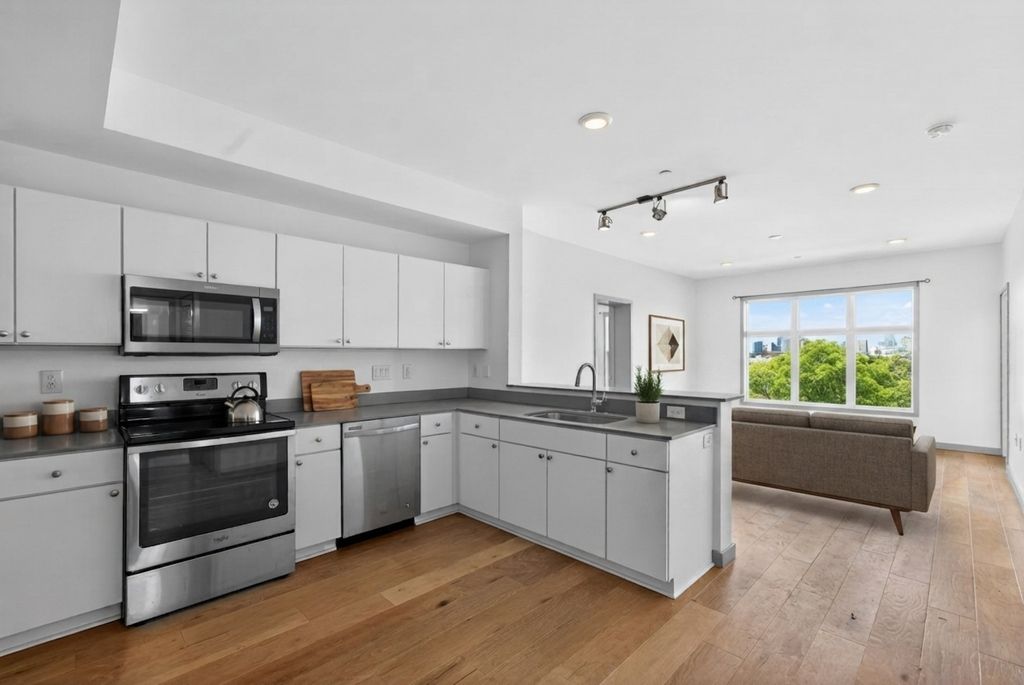 400 Herron Dr 421, Nashville