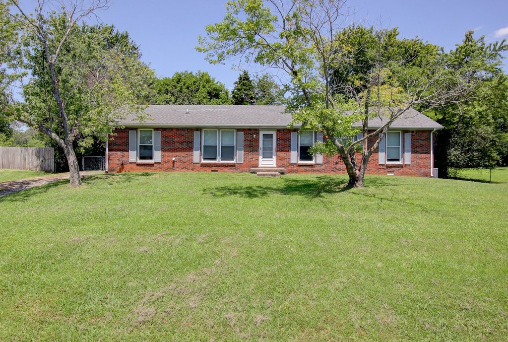 521 Cheatham Dr, Clarksville