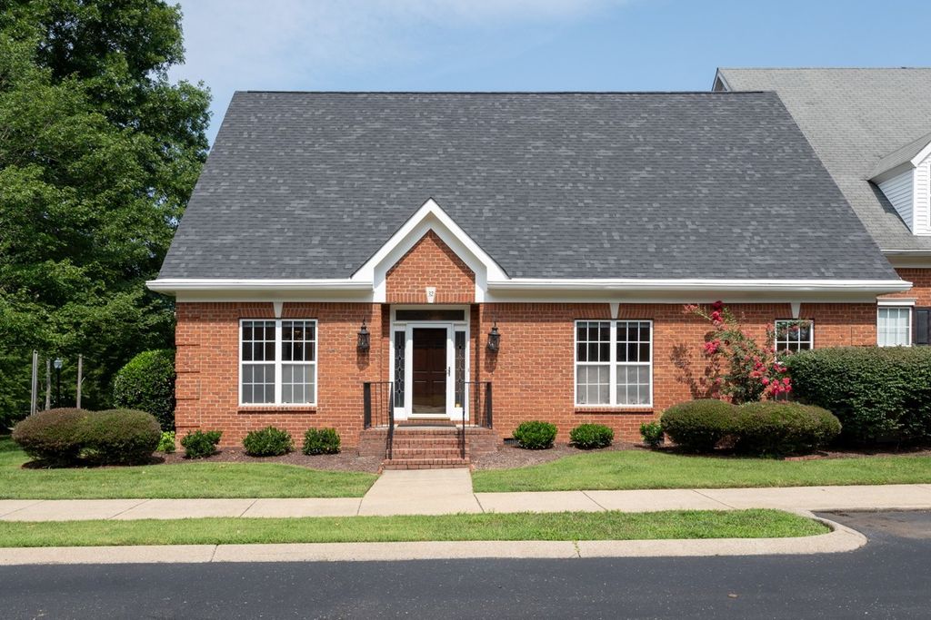 32 Wyndermere, Hendersonville