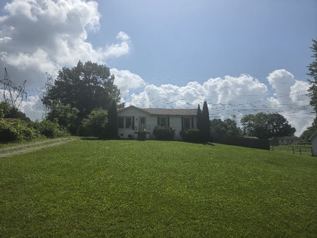2819 Sparrow Dr, Clarksville