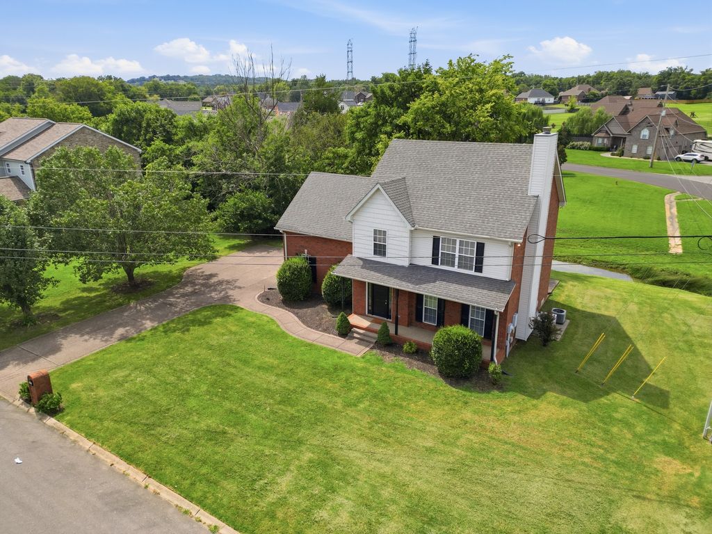 302 Twelve Oaks Ln, Lebanon