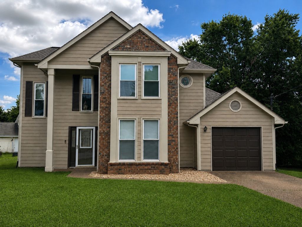 107 Agee Ct, Hendersonville