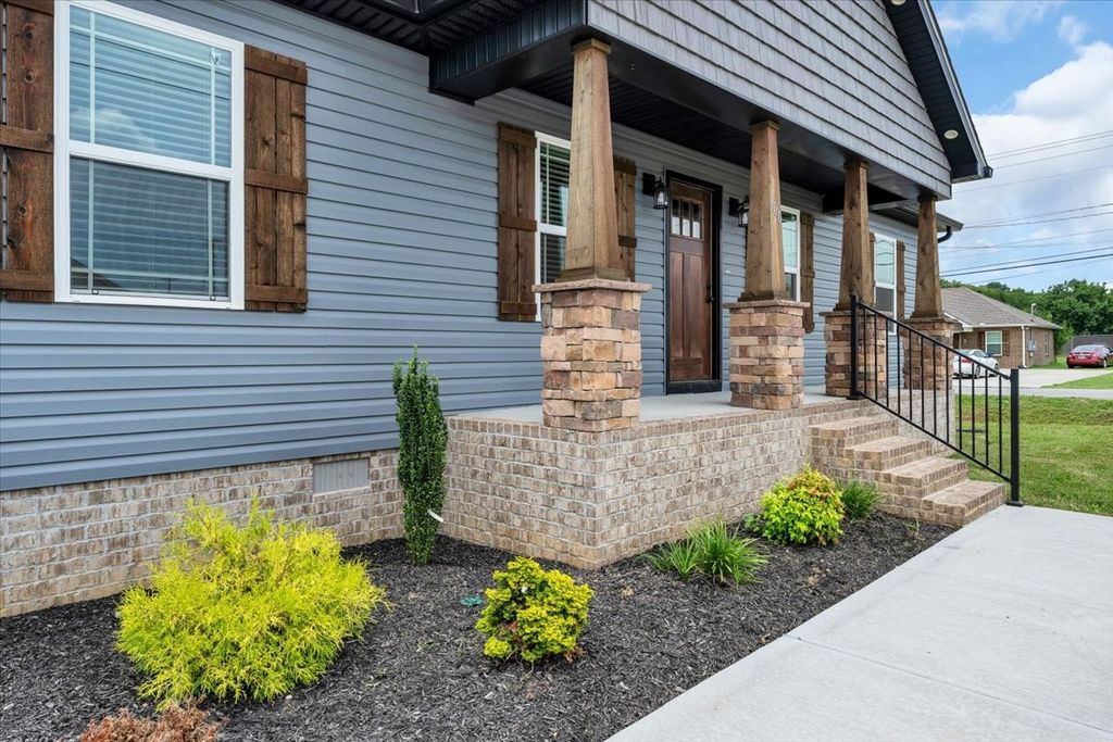 100 Demombreum Circle, Shelbyville