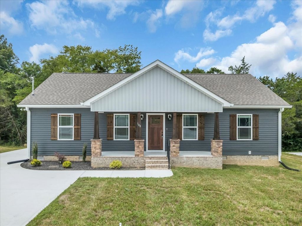108 Demombreum Circle, Shelbyville