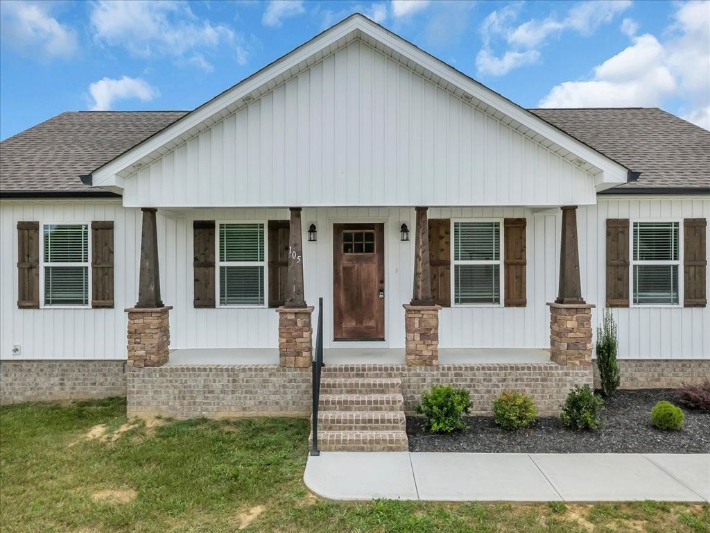 105 Demombreum Circle, Shelbyville