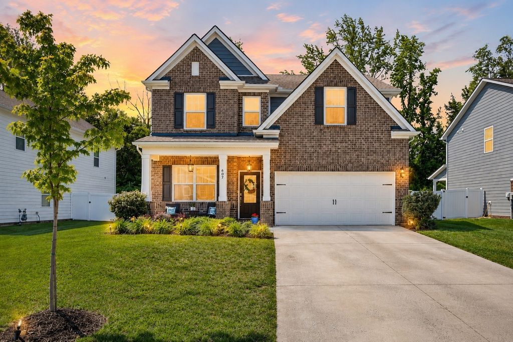 607 Ballard Dr, White House