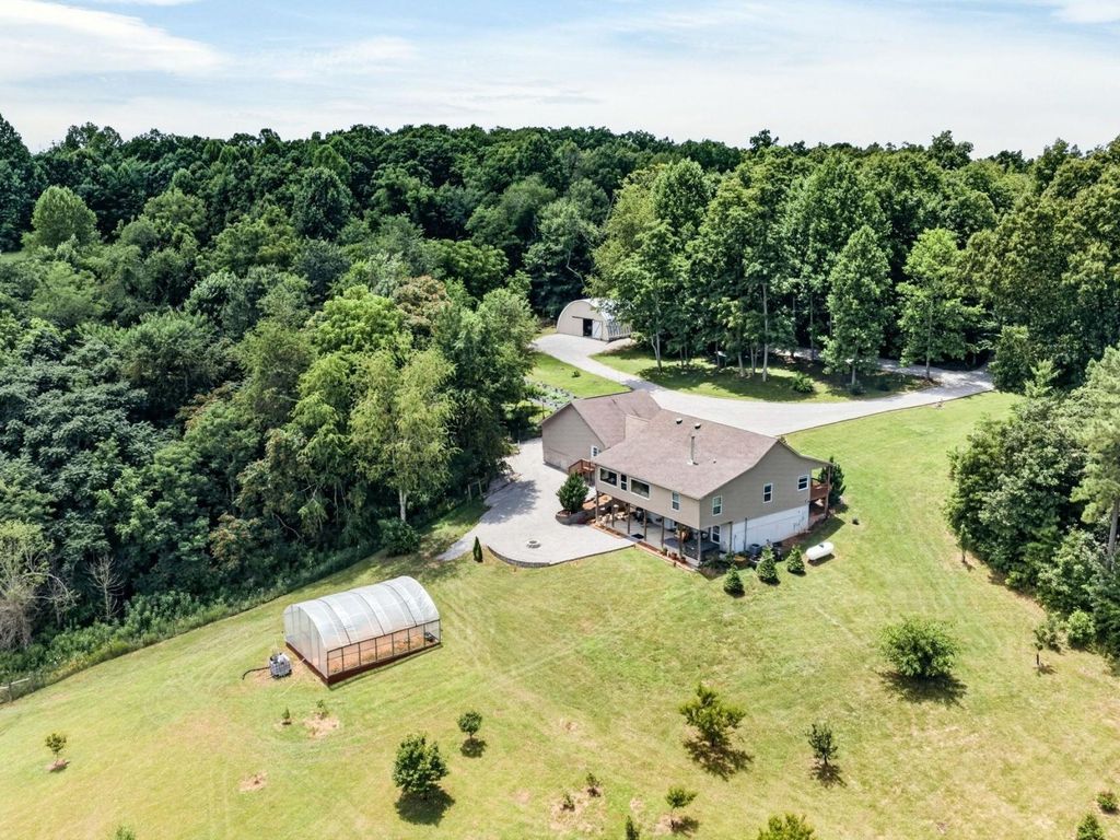 219 Zizka Dr, Sparta