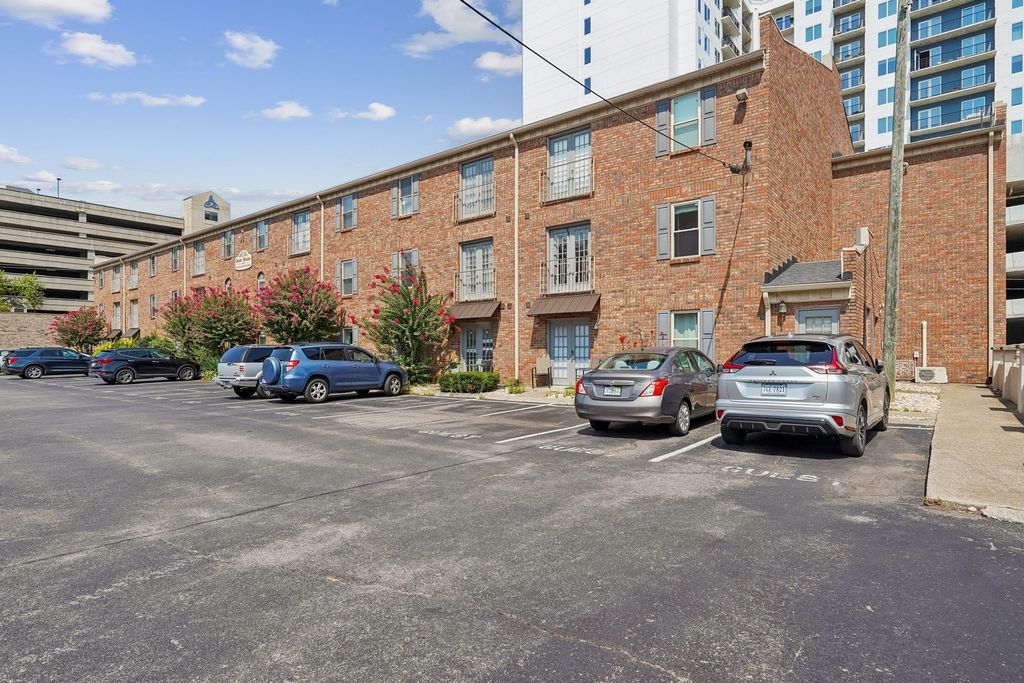 1808 State St 207, Nashville