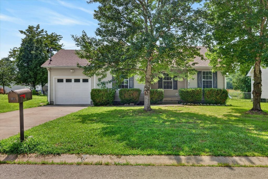 221 Grant Ave, Oak Grove