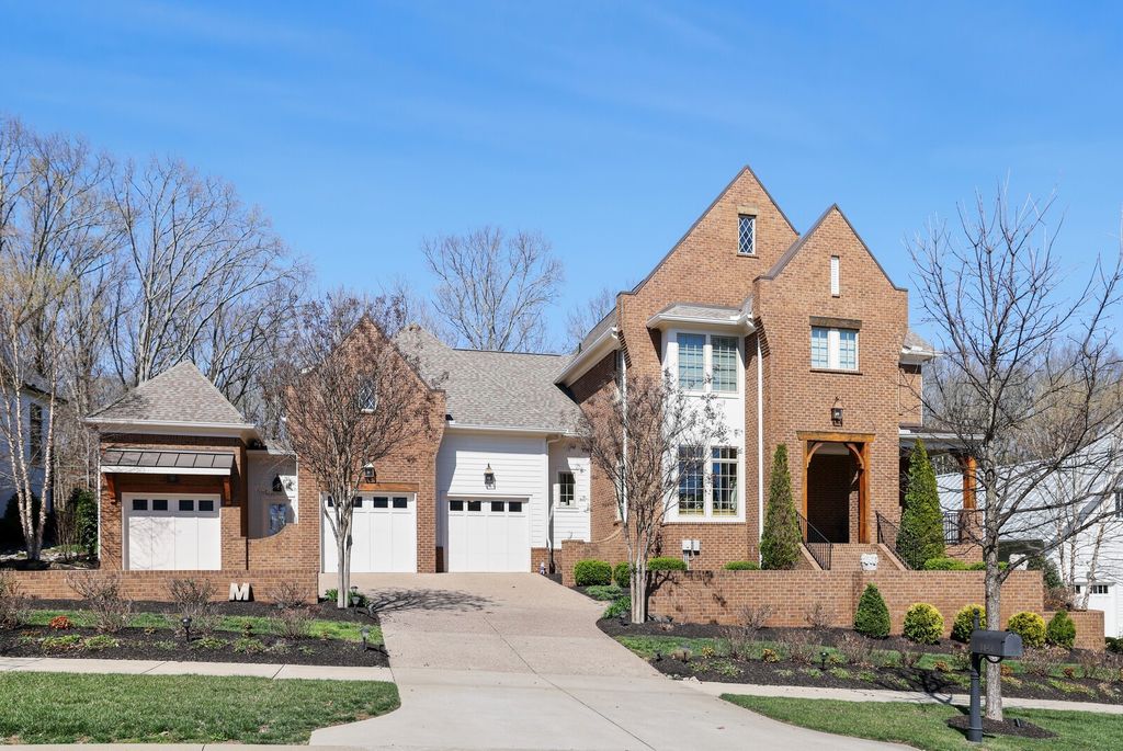 8642 Belladonna Dr, College Grove