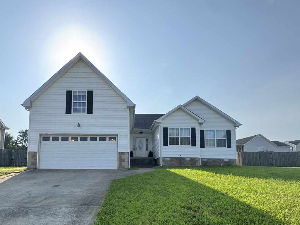 1420 Mutual Dr, Clarksville