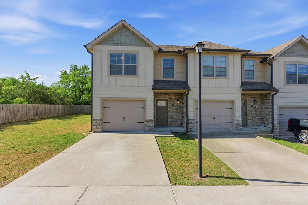 262 Signature Pl, Lebanon