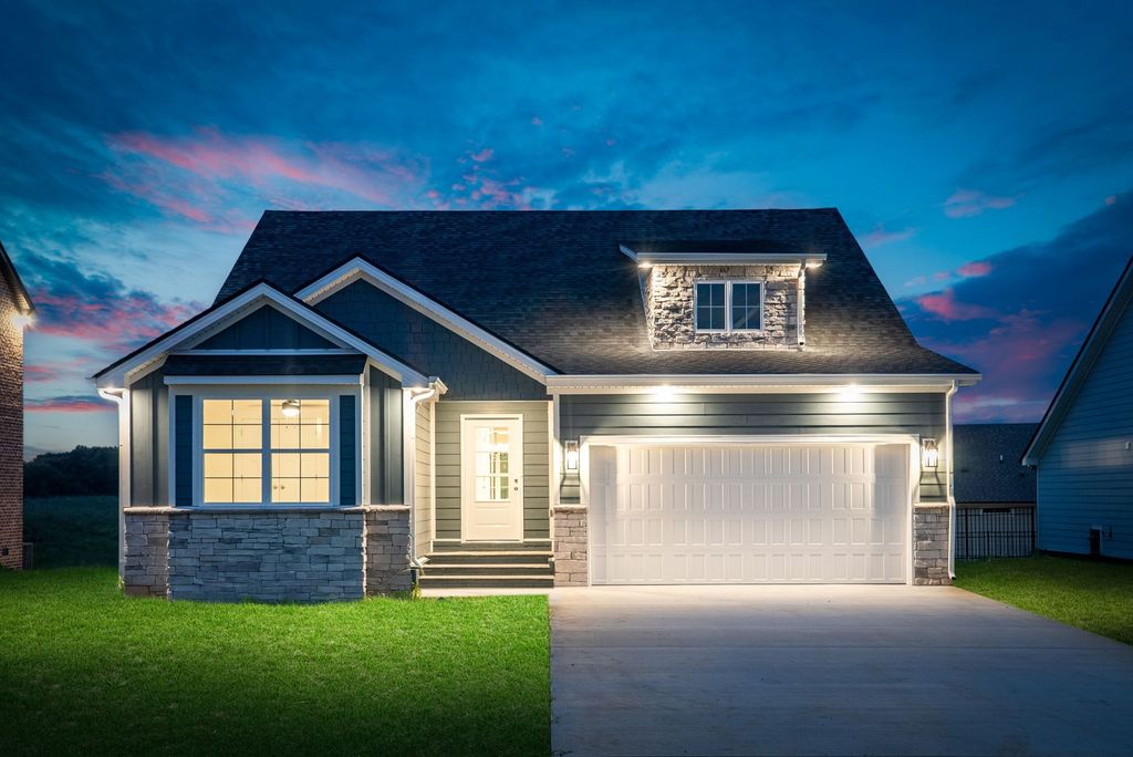 908 Bankside Dr, Clarksville