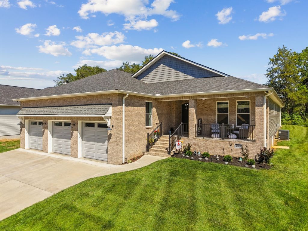 163 Dudala Way, Loudon