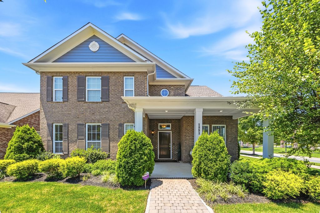 1551 Drakes Creek Rd, Hendersonville