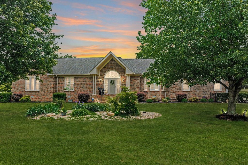 201 Buchanan Cir, Hendersonville
