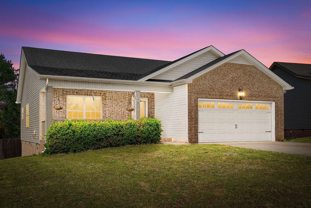 1640 Buchanon Dr, Clarksville