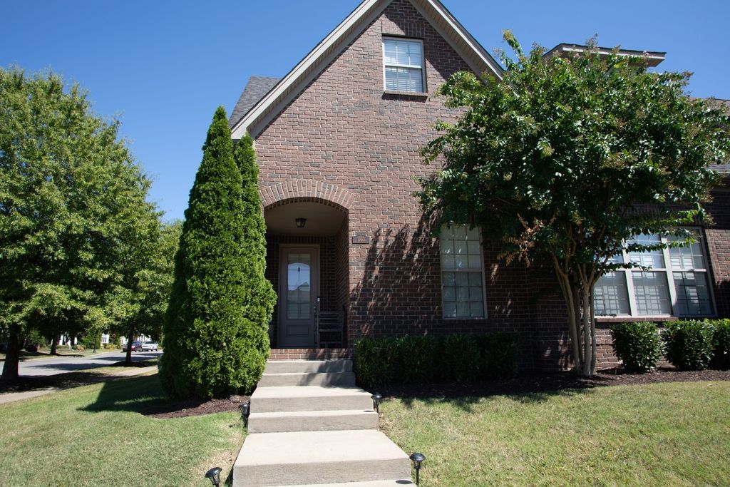 1103 S Mcmahan Dr, Gallatin