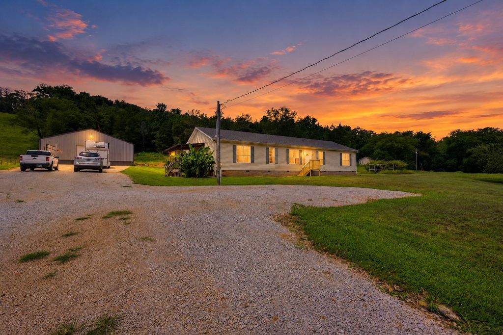 4022 Ella West Cir, Lynnville
