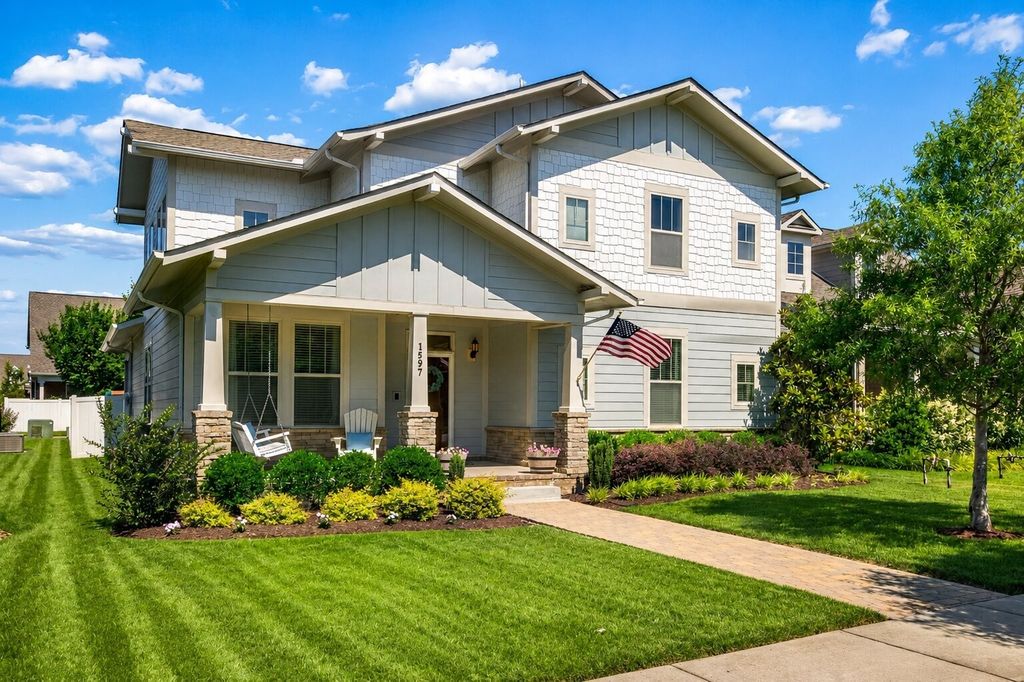 1597 Drakes Creek Rd, Hendersonville