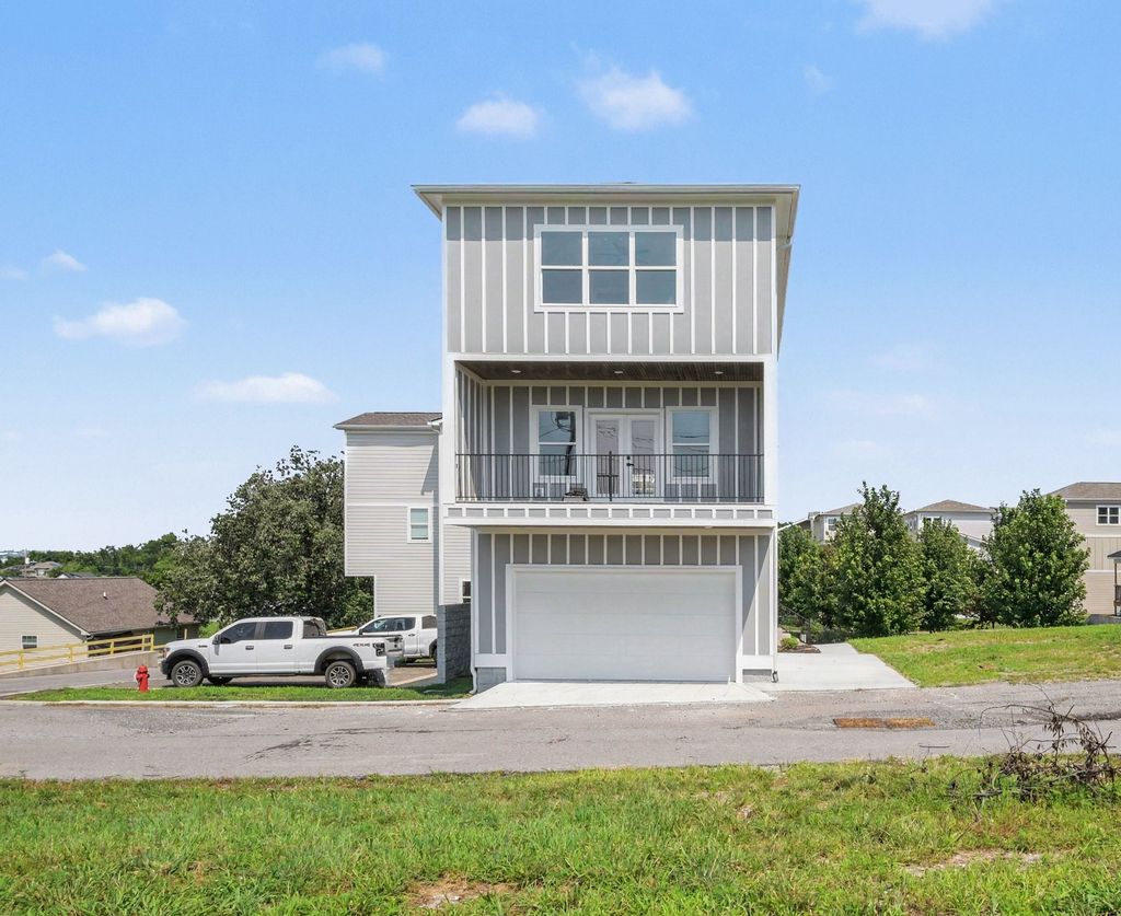 1121 Lawrence Ave 3, Madison