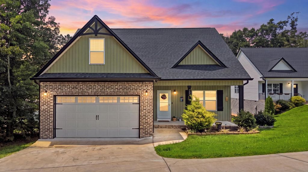 233 Eastview Cove Drive Se, Cleveland
