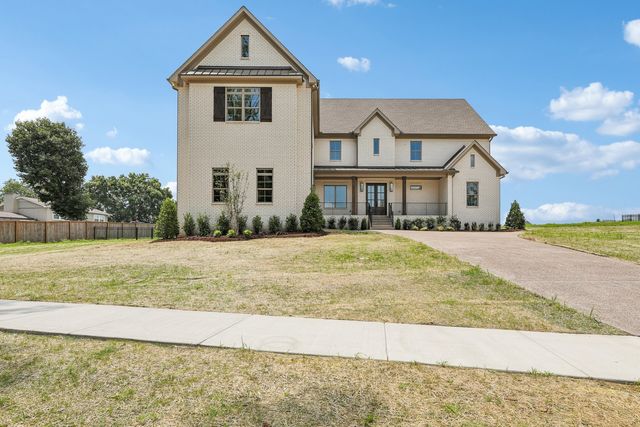 335 Raintree Dr, Hendersonville