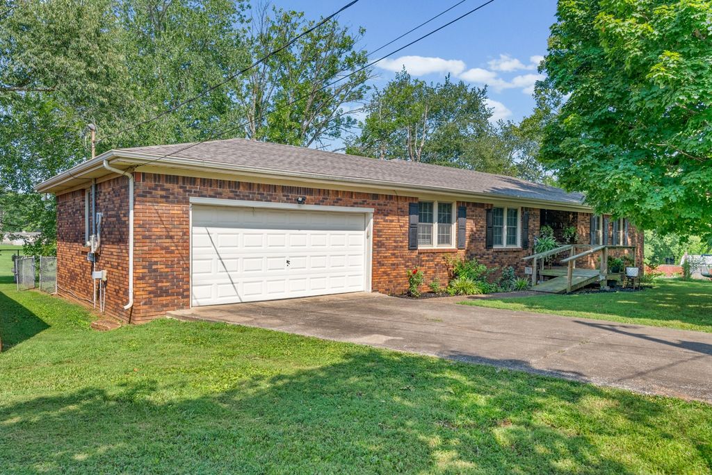 311 Tremont Dr, Hopkinsville