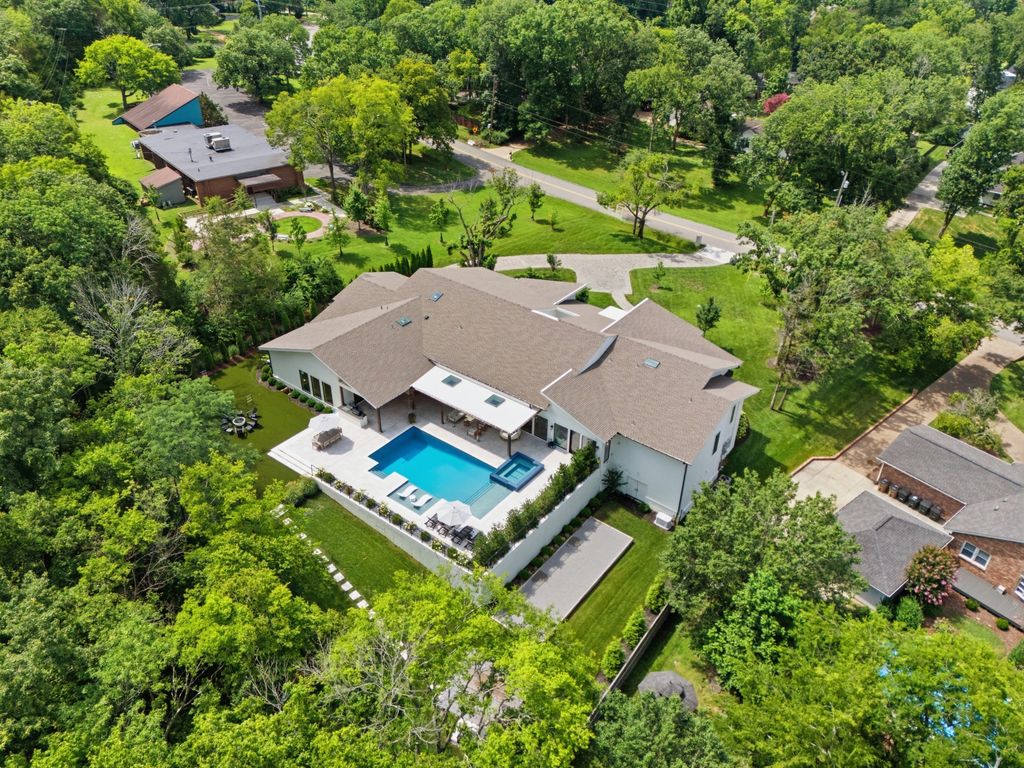 710 Bresslyn Rd, Nashville