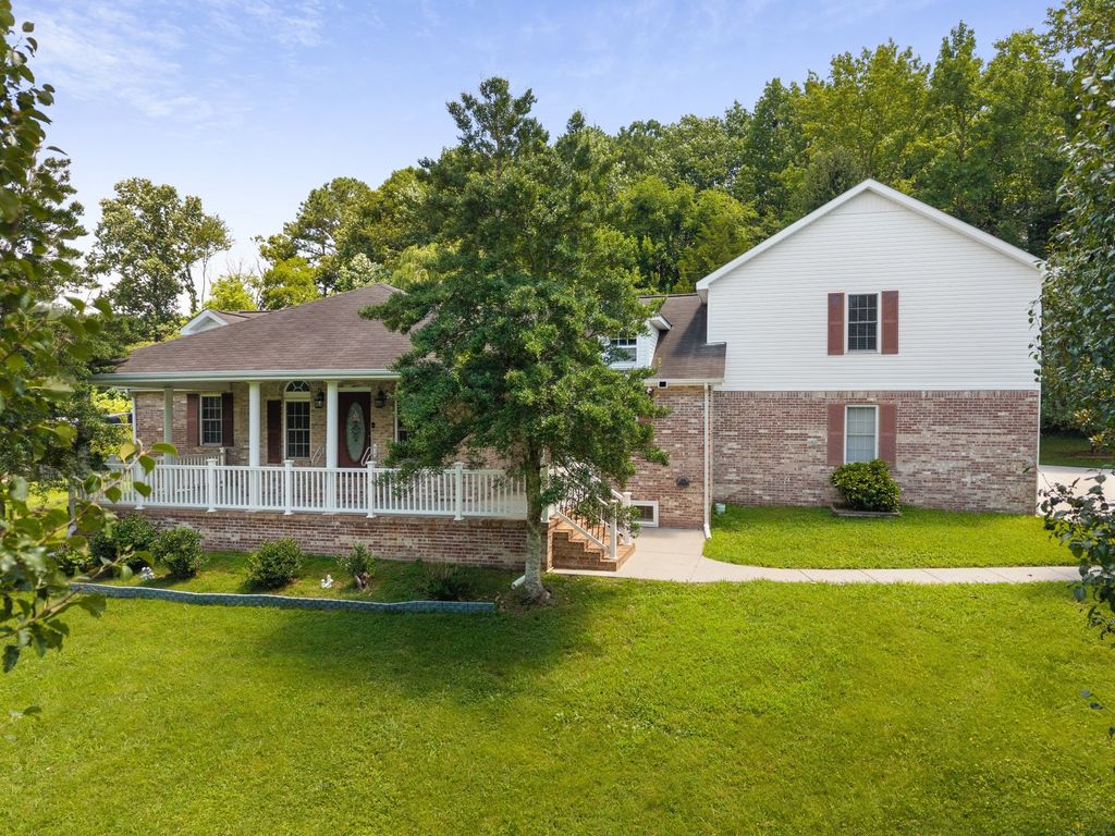 87 Hillcrest Rd, Manchester