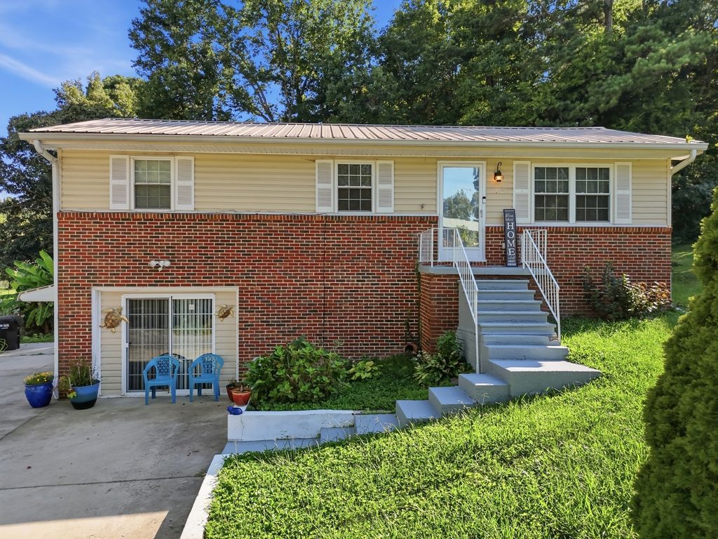 1220 28th Street Se, Cleveland