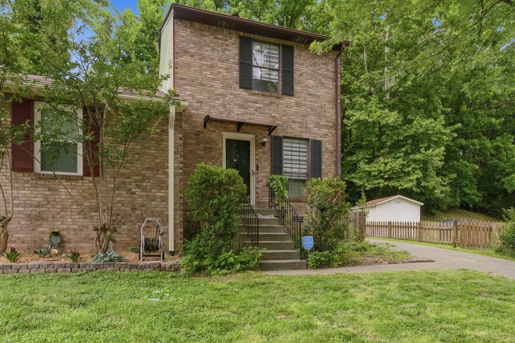 3332 Lakeside Pl, Hermitage